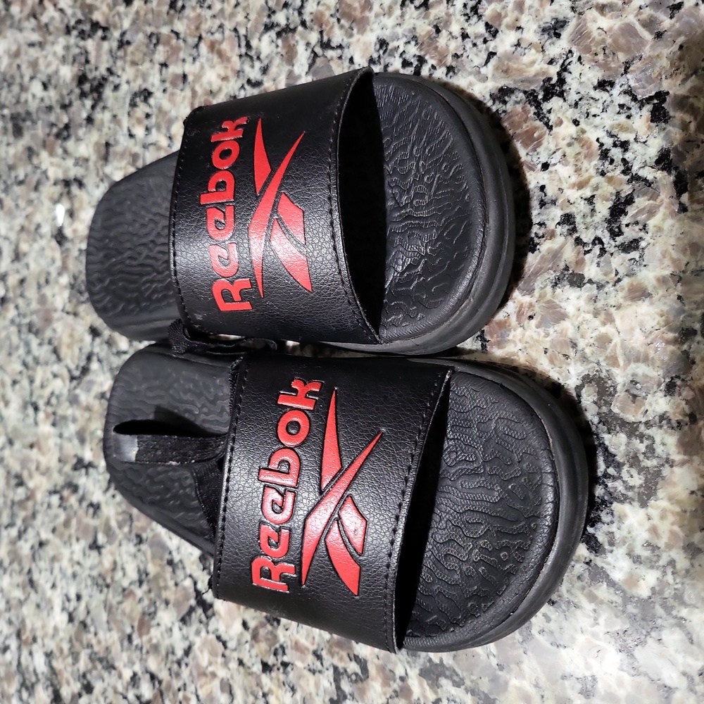 11c Reebok Slides w/heel strap